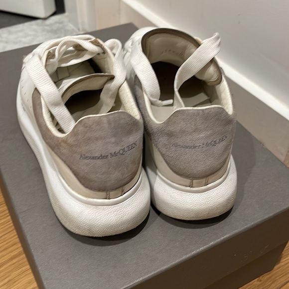 Alexander McQueen Women's Oversized Suede Heel Detail Sneakers - Picture 3 of 12